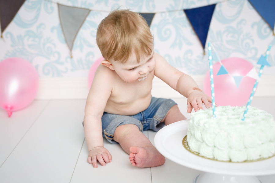 vincent smash the cake ettårsfotografering barnfotografering fotograf sundsvall matfors lisa hulling