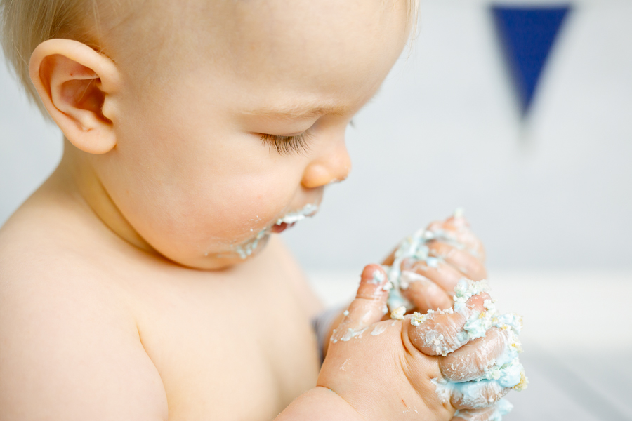 smash the cake ettårsfotografering barnfotografering fotograf sundsvall barnfotograf toby lisa hulling