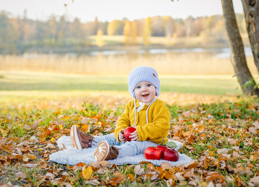 barnfoto barnfotografering höstlöv oktober rännösjön fotograf sundsvall matfors