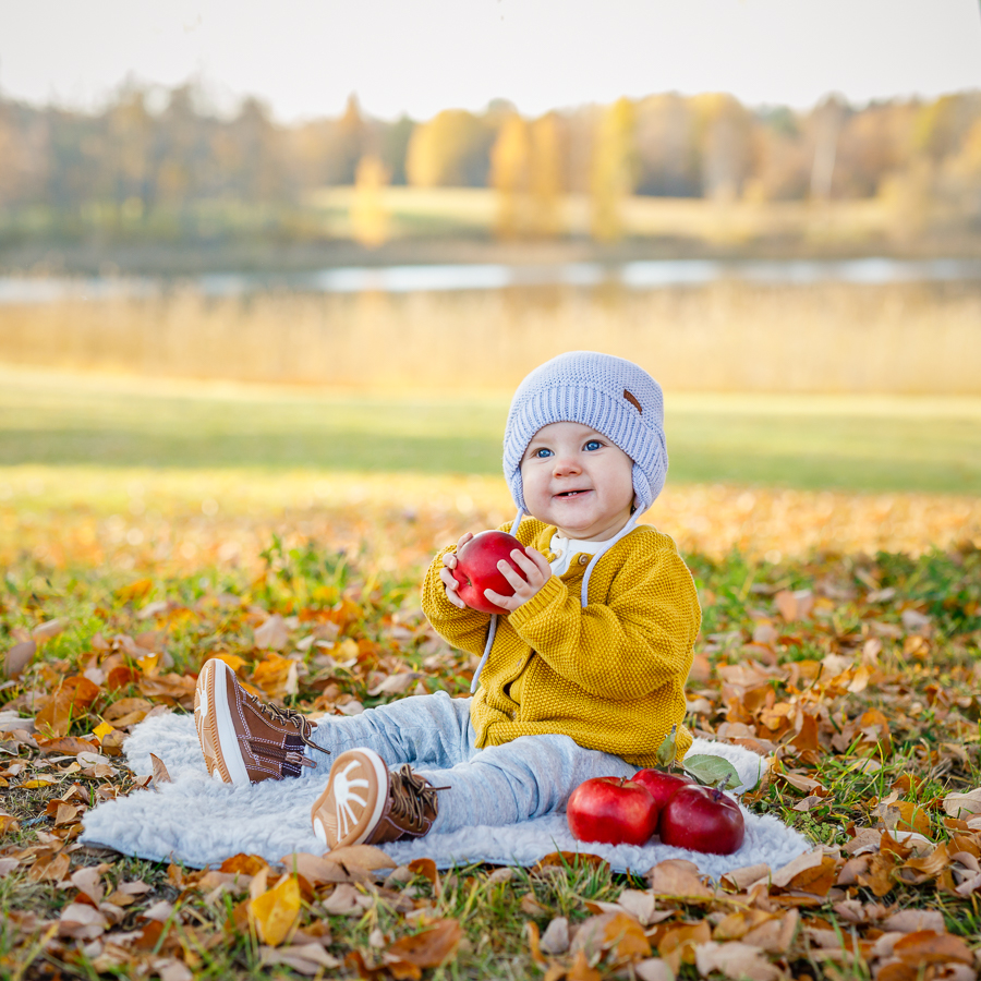 barnfoto barnfotografering höstlöv oktober rännösjön fotograf sundsvall matfors