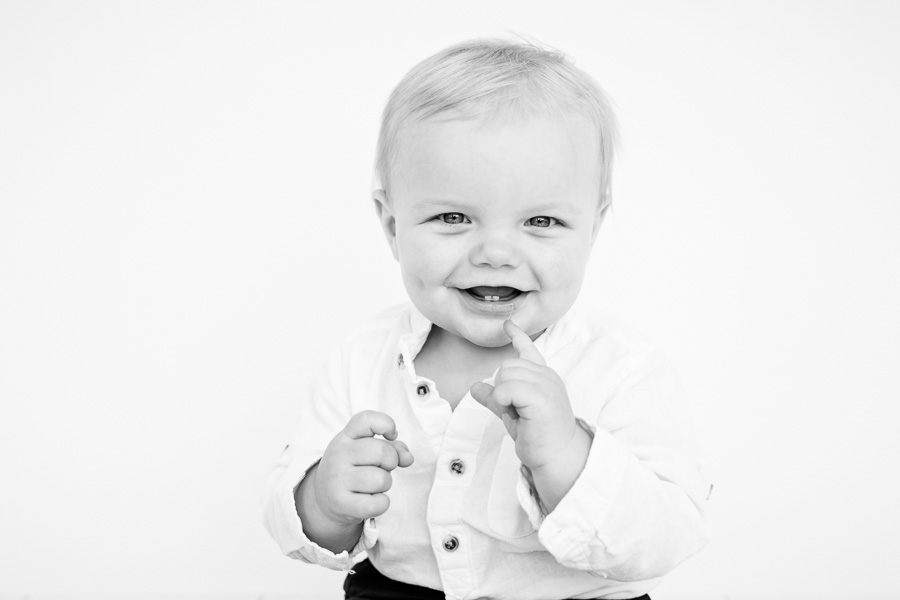 alexander smash the cake barnfotograf fotograf barnfotografering fotograf sundsvall matfors lisa hulling