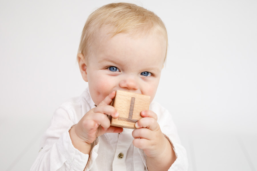 alexander smash the cake barnfotograf fotograf barnfotografering fotograf sundsvall matfors lisa hulling